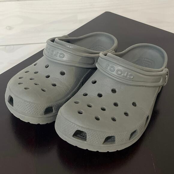 Crocs Classic Clogs Grey Size 4 Men/6 Womens - Picture 1 of 5